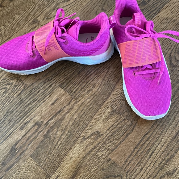 Nike Renew In-Season AR4543 603 Pink Trainers - Picture 2 of 6